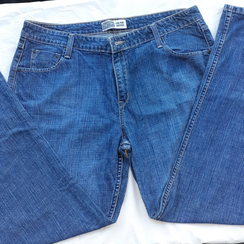 Levi signature Jean's lowrise,bootcut size 8m